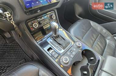 Внедорожник / Кроссовер Volkswagen Touareg 2013 в 