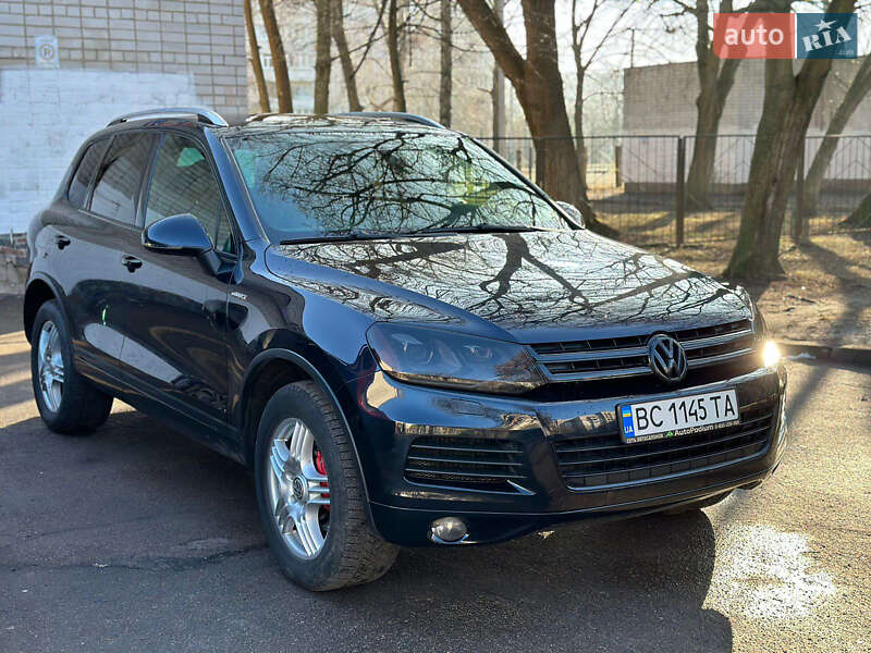 Внедорожник / Кроссовер Volkswagen Touareg 2014 в Житомире