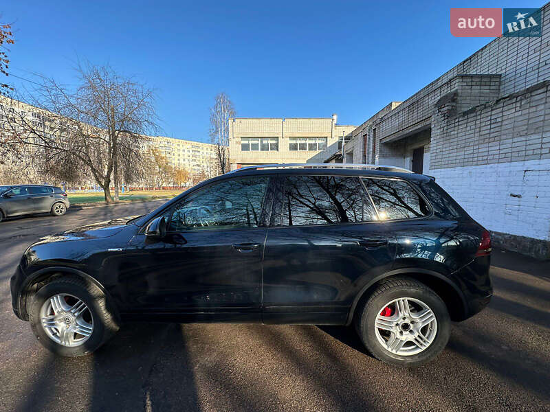 Внедорожник / Кроссовер Volkswagen Touareg 2014 в Житомире
