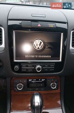 Внедорожник / Кроссовер Volkswagen Touareg 2010 в Гайсине