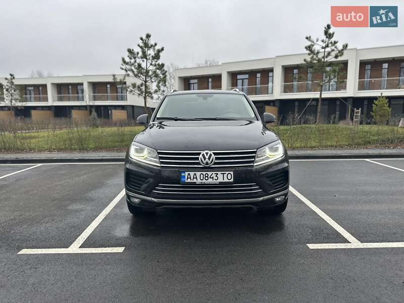 Позашляховик / Кросовер Volkswagen Touareg 2014 в Києві