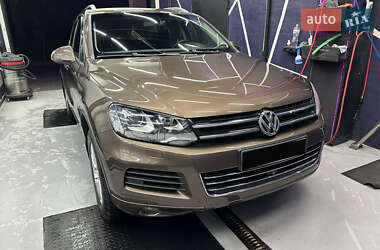 Внедорожник / Кроссовер Volkswagen Touareg 2011 в Киеве