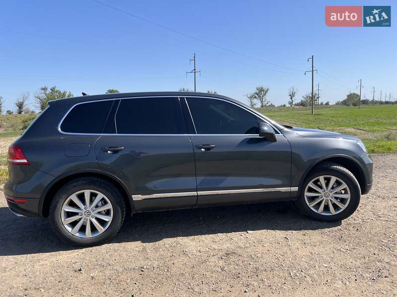 Внедорожник / Кроссовер Volkswagen Touareg 2011 в Татарбунарах