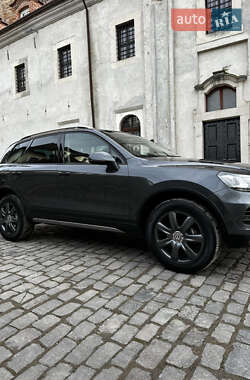 Позашляховик / Кросовер Volkswagen Touareg 2013 в 