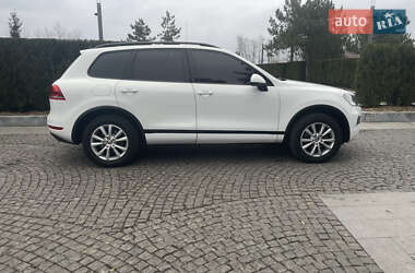 Внедорожник / Кроссовер Volkswagen Touareg 2013 в Днепре