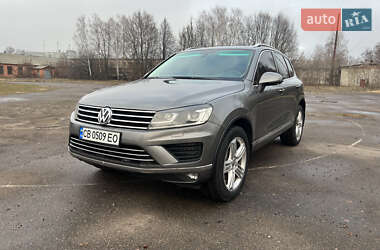 Внедорожник / Кроссовер Volkswagen Touareg 2015 в Чернигове