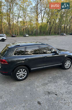 Внедорожник / Кроссовер Volkswagen Touareg 2012 в 