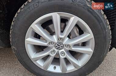 Внедорожник / Кроссовер Volkswagen Touareg 2015 в 