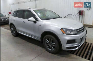 Внедорожник / Кроссовер Volkswagen Touareg 2014 в Киеве