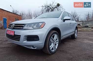 Позашляховик / Кросовер Volkswagen Touareg 2013 в Сумах