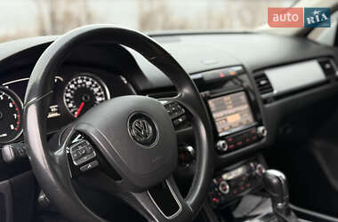 Позашляховик / Кросовер Volkswagen Touareg 2014 в Києві