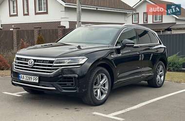 Позашляховик / Кросовер Volkswagen Touareg 2018 в Києві