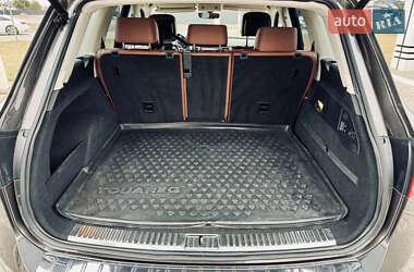 Внедорожник / Кроссовер Volkswagen Touareg 2017 в 