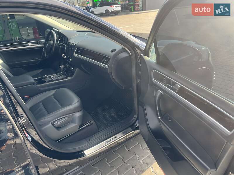 Внедорожник / Кроссовер Volkswagen Touareg 2011 в Стрые