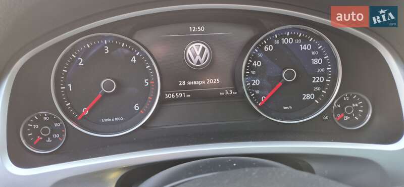 Внедорожник / Кроссовер Volkswagen Touareg 2014 в Хмельнике