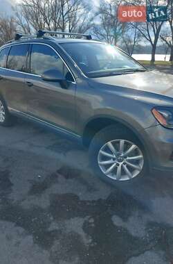 Внедорожник / Кроссовер Volkswagen Touareg 2010 в 