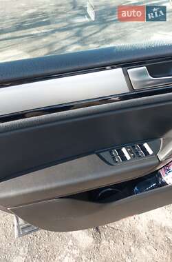 Внедорожник / Кроссовер Volkswagen Touareg 2010 в 