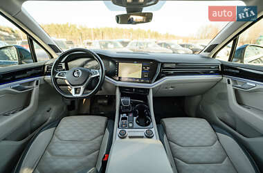 Внедорожник / Кроссовер Volkswagen Touareg 2018 в 