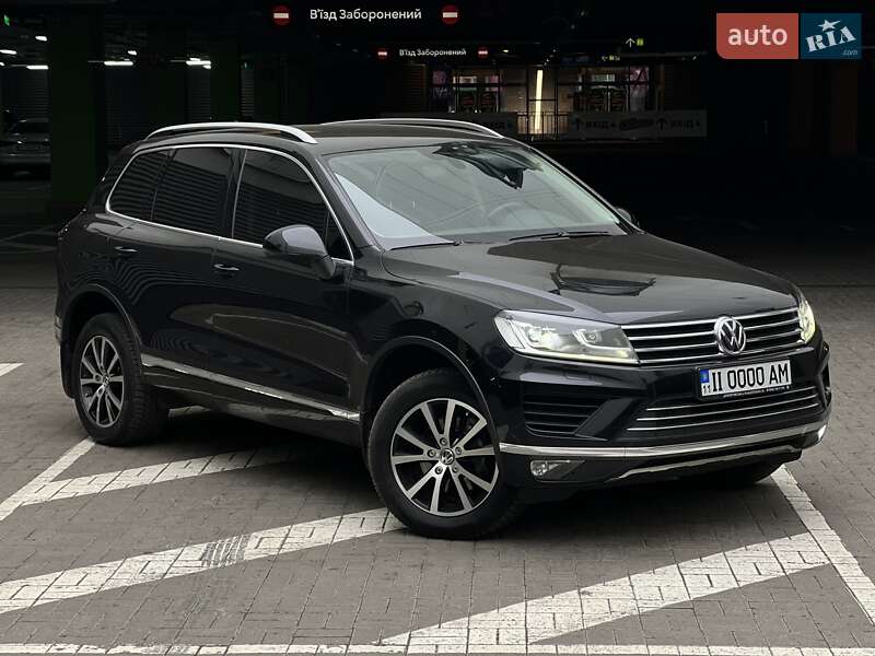 Позашляховик / Кросовер Volkswagen Touareg 2016 в Києві