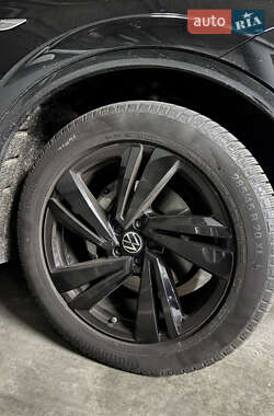 Внедорожник / Кроссовер Volkswagen Touareg 2023 в 
