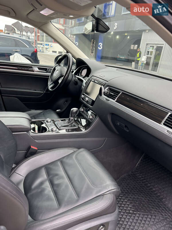 Внедорожник / Кроссовер Volkswagen Touareg 2017 в Тернополе