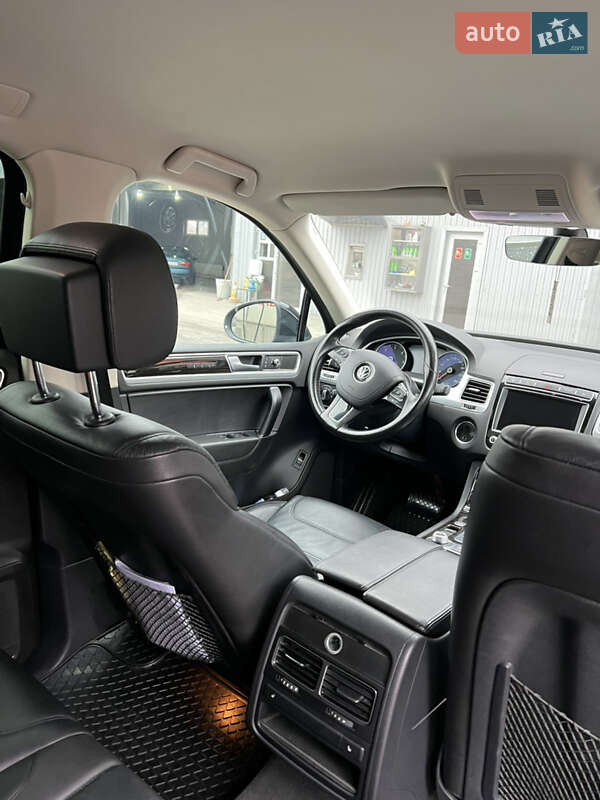 Внедорожник / Кроссовер Volkswagen Touareg 2017 в Тернополе