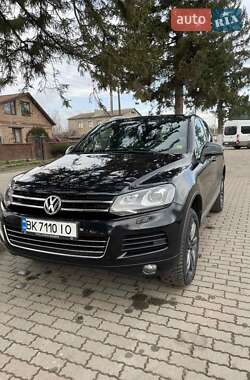 Позашляховик / Кросовер Volkswagen Touareg 2011 в Здолбуніві