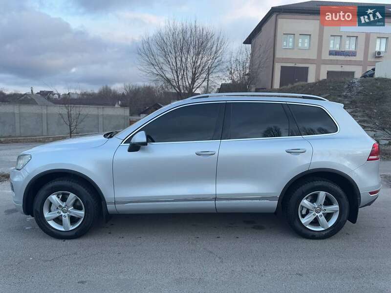Внедорожник / Кроссовер Volkswagen Touareg 2012 в Харькове