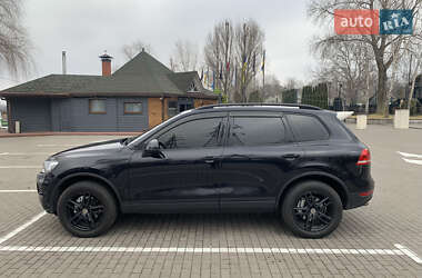 Внедорожник / Кроссовер Volkswagen Touareg 2011 в Киеве