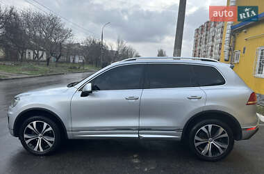 Внедорожник / Кроссовер Volkswagen Touareg 2017 в Николаеве