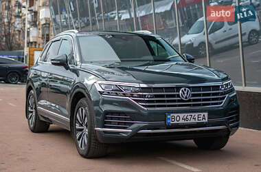 Позашляховик / Кросовер Volkswagen Touareg 2019 в Києві