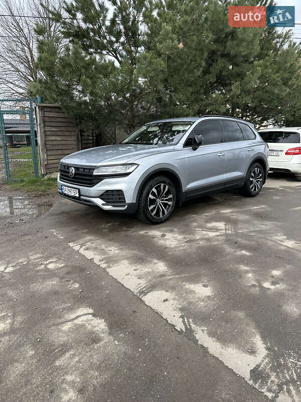Внедорожник / Кроссовер Volkswagen Touareg 2021 в Киеве