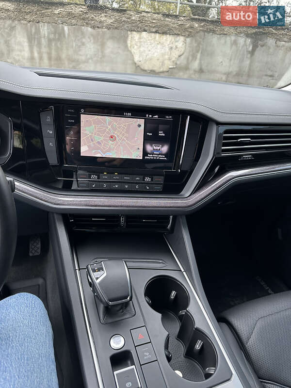 Внедорожник / Кроссовер Volkswagen Touareg 2021 в Киеве