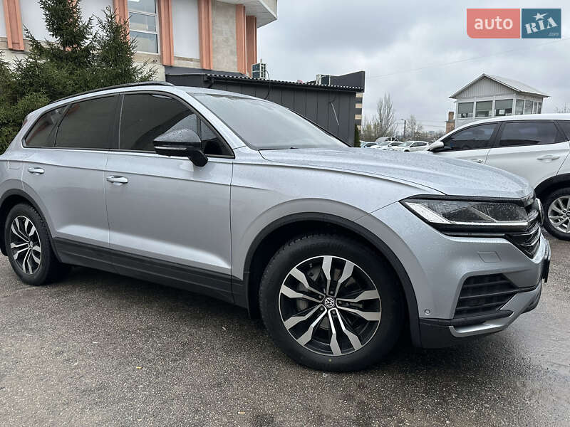 Внедорожник / Кроссовер Volkswagen Touareg 2021 в Киеве