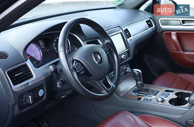 Внедорожник / Кроссовер Volkswagen Touareg 2016 в 
