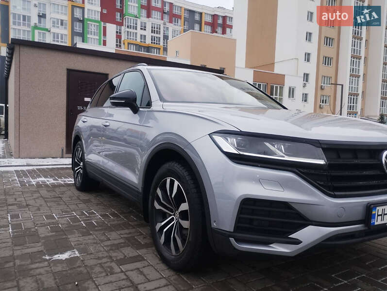 Внедорожник / Кроссовер Volkswagen Touareg 2021 в Киеве
