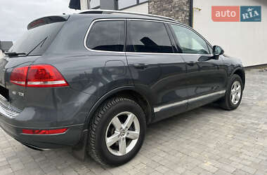 Позашляховик / Кросовер Volkswagen Touareg 2011 в 