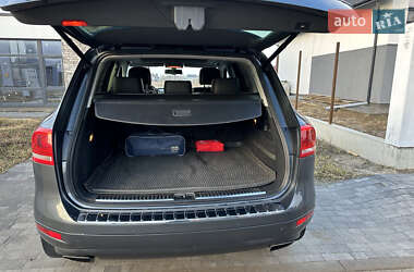 Позашляховик / Кросовер Volkswagen Touareg 2011 в 