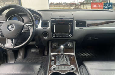 Позашляховик / Кросовер Volkswagen Touareg 2011 в 