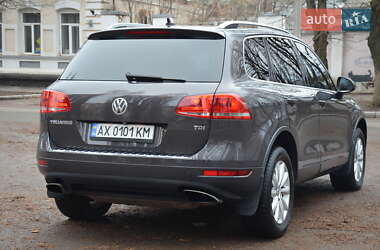 Внедорожник / Кроссовер Volkswagen Touareg 2012 в Харькове