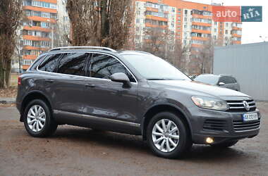 Внедорожник / Кроссовер Volkswagen Touareg 2012 в Харькове