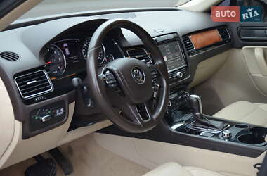 Внедорожник / Кроссовер Volkswagen Touareg 2012 в Харькове