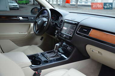 Внедорожник / Кроссовер Volkswagen Touareg 2012 в Харькове