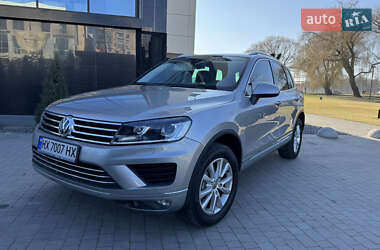 Позашляховик / Кросовер Volkswagen Touareg 2016 в Хмельницькому