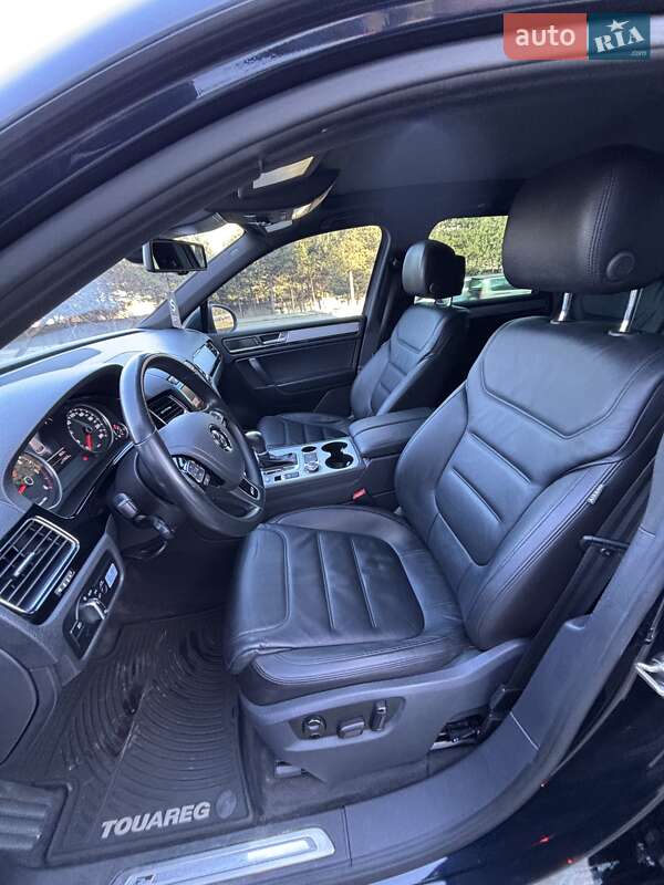 Внедорожник / Кроссовер Volkswagen Touareg 2015 в Львове