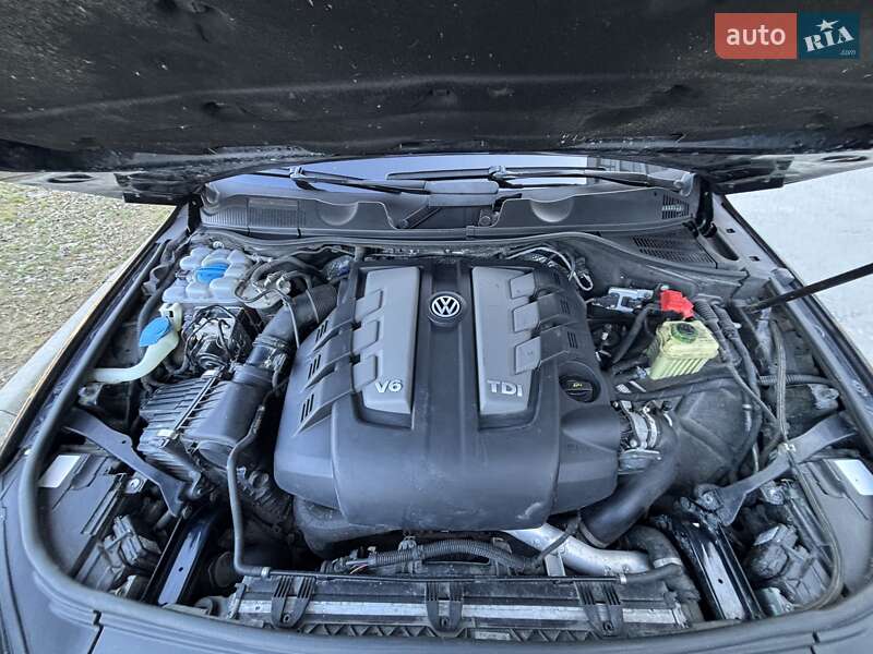 Внедорожник / Кроссовер Volkswagen Touareg 2015 в Львове