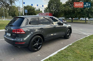 Внедорожник / Кроссовер Volkswagen Touareg 2013 в Киеве