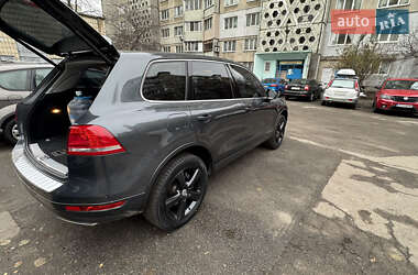 Внедорожник / Кроссовер Volkswagen Touareg 2013 в Киеве