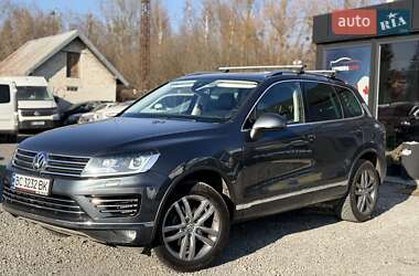 Внедорожник / Кроссовер Volkswagen Touareg 2015 в 