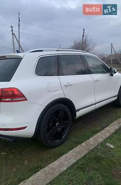 Внедорожник / Кроссовер Volkswagen Touareg 2010 в 